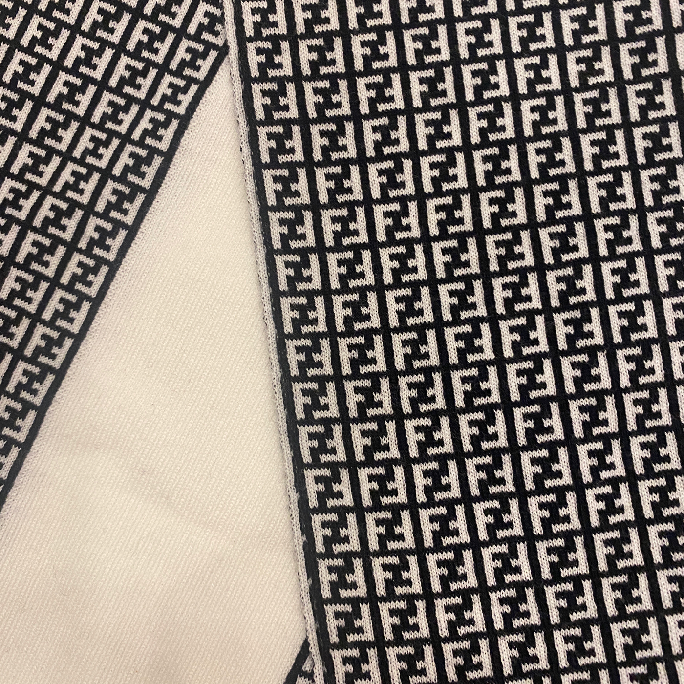 Fendi FF Print Nero and Bianco Knitted Wool Scarf - LUXURYMRKT
